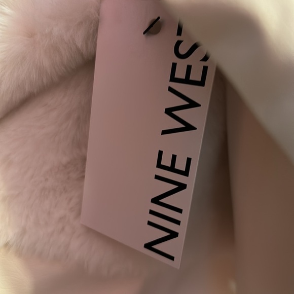 White Faux fur and PU jacket. It’s stunning and warm. Size 2x. Pristine. - Picture 3 of 5